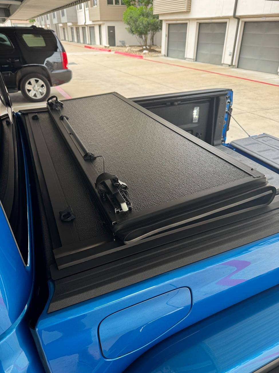 Jeep Gladiator Rugged Ridge Hard Tri-Fold Tonneau Cover IMG_6561