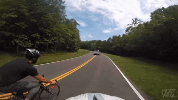 Jeep Gladiator O Car-hits-cyclist