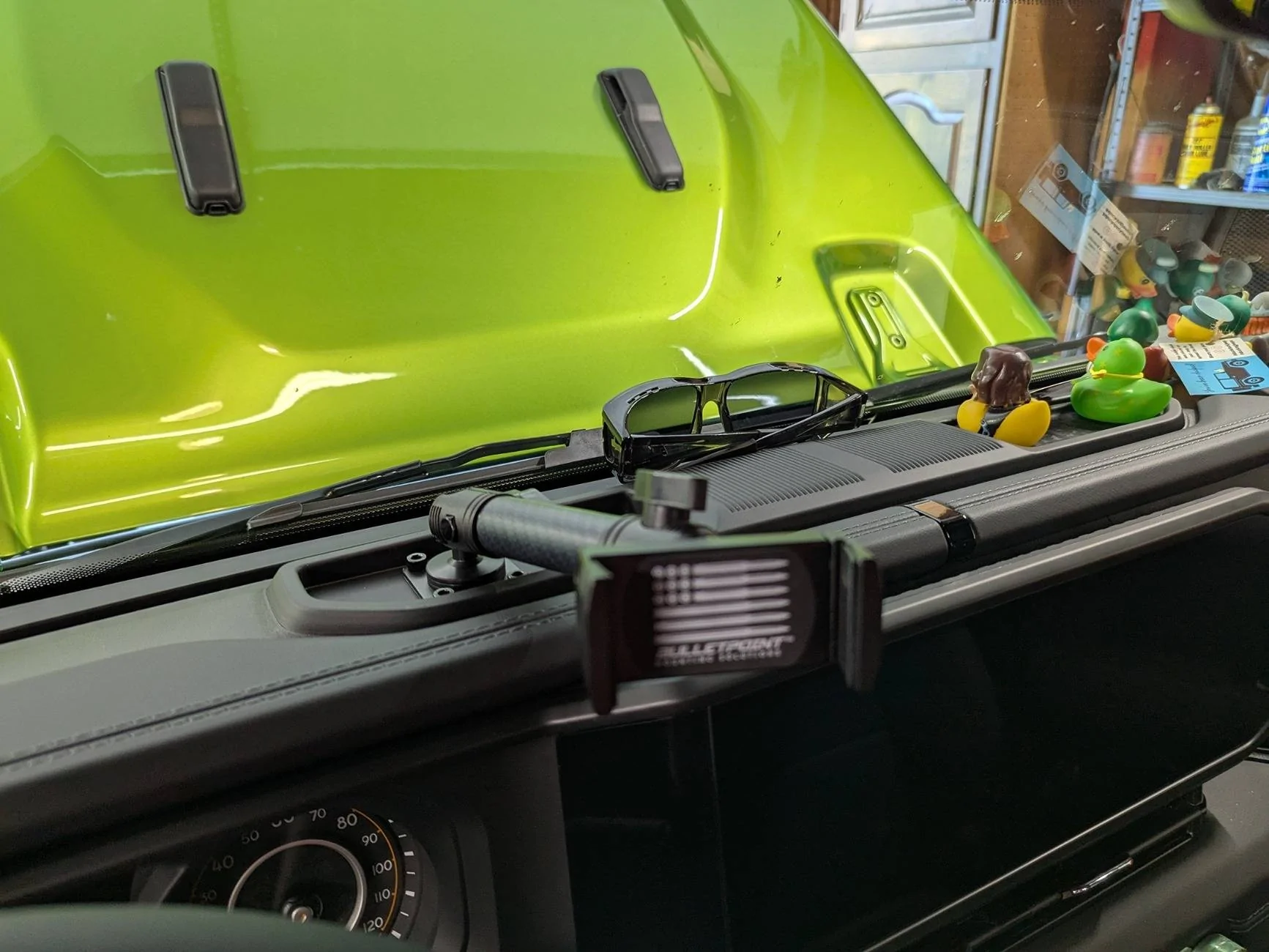 Jeep Gladiator 2024-25 Gladiator Wireless Charging PXL_20250413_220227182