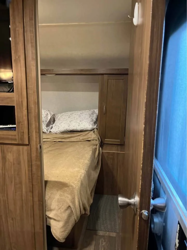 Jeep Gladiator 2018 Gulf Stream Ameri-Lite 268BH REDUCED AGAIN IMG_6162