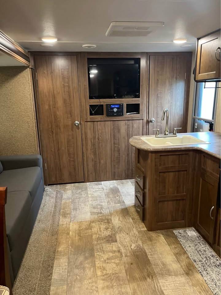 Jeep Gladiator 2018 Gulf Stream Ameri-Lite 268BH REDUCED AGAIN IMG_6157