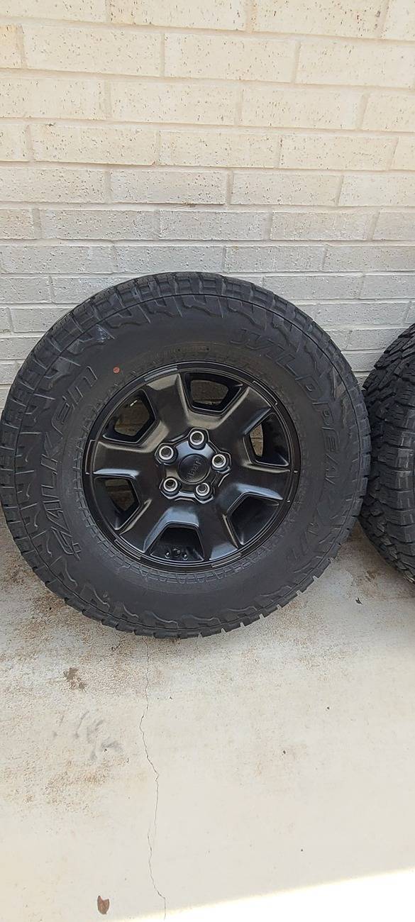 Jeep Gladiator Mojave Wheels and Tires 285/70/R17 20250429_155352