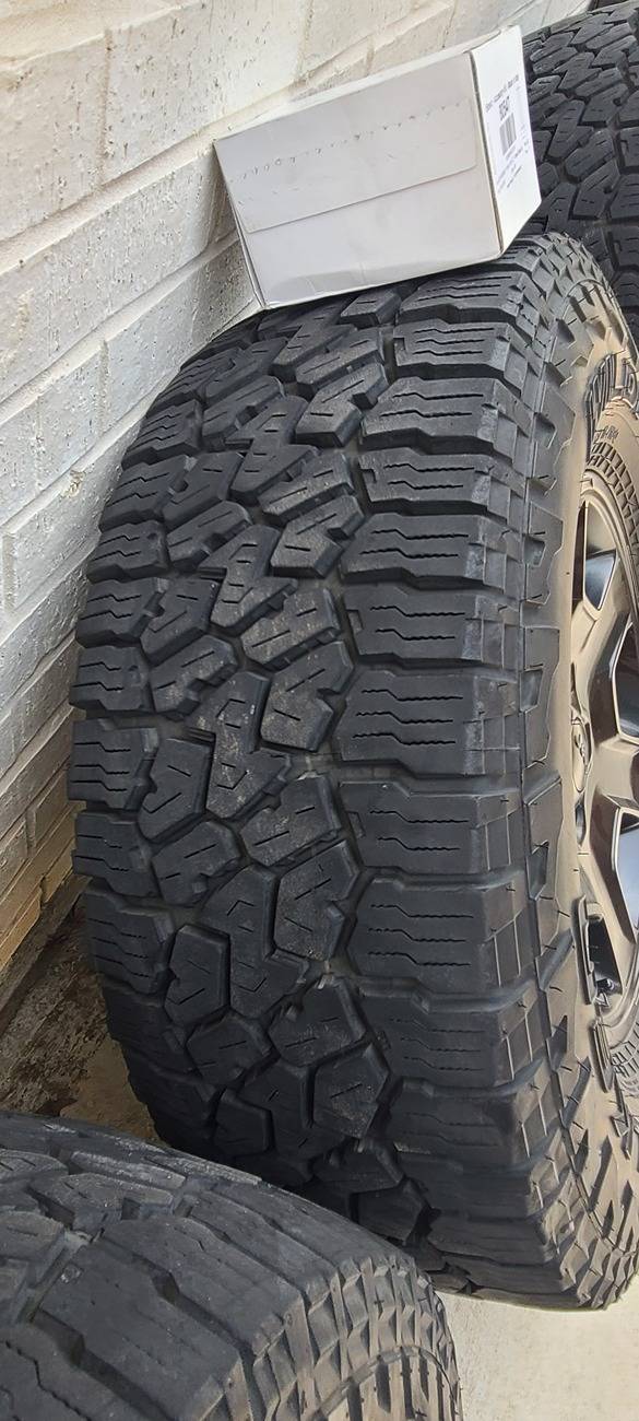 Jeep Gladiator Mojave Wheels and Tires 285/70/R17 20250429_155346