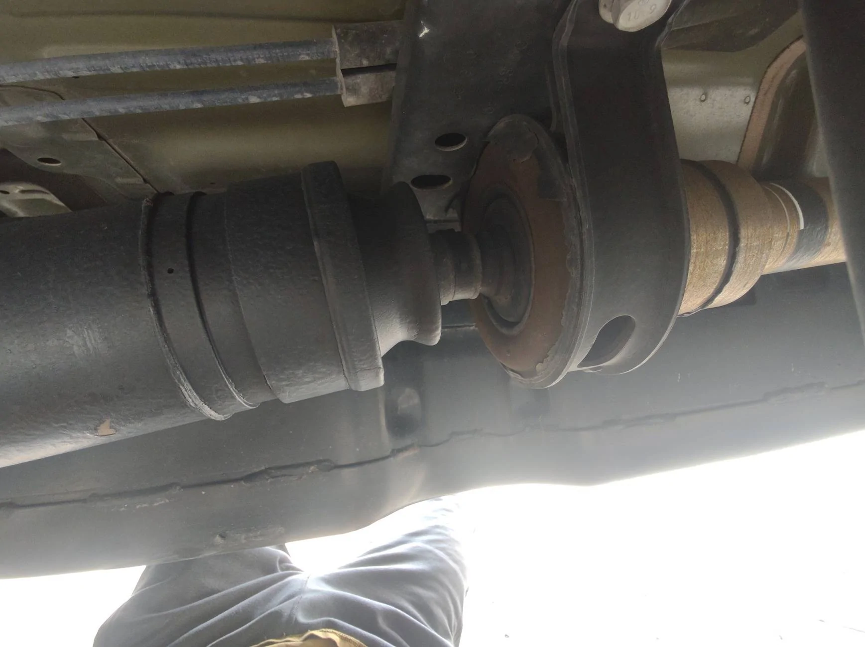 Jeep Gladiator Carrier bearing spacer for rear driveshaft IMG_20250430_112053473