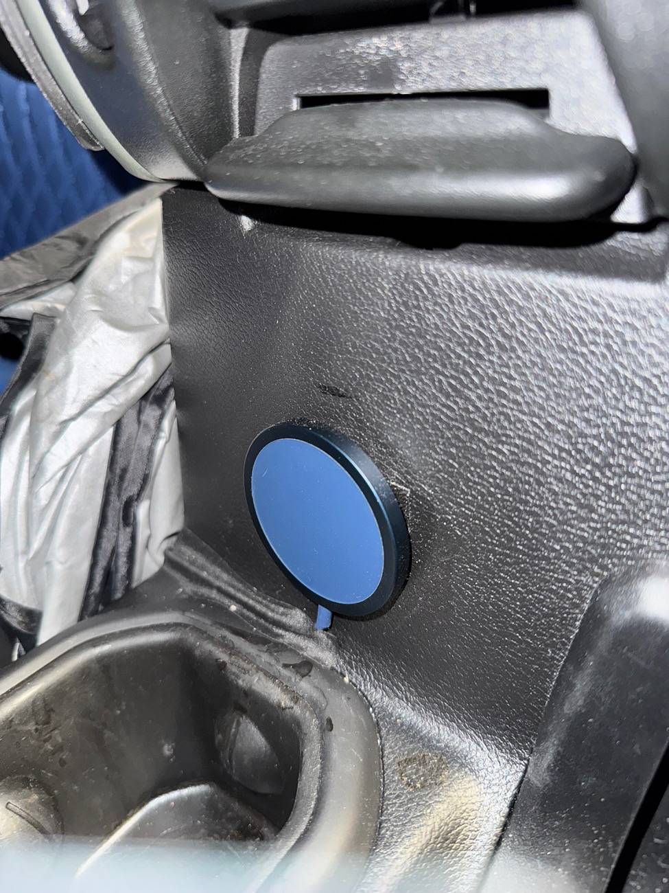 Jeep Gladiator 2024-25 Gladiator Wireless Charging IMG_4532