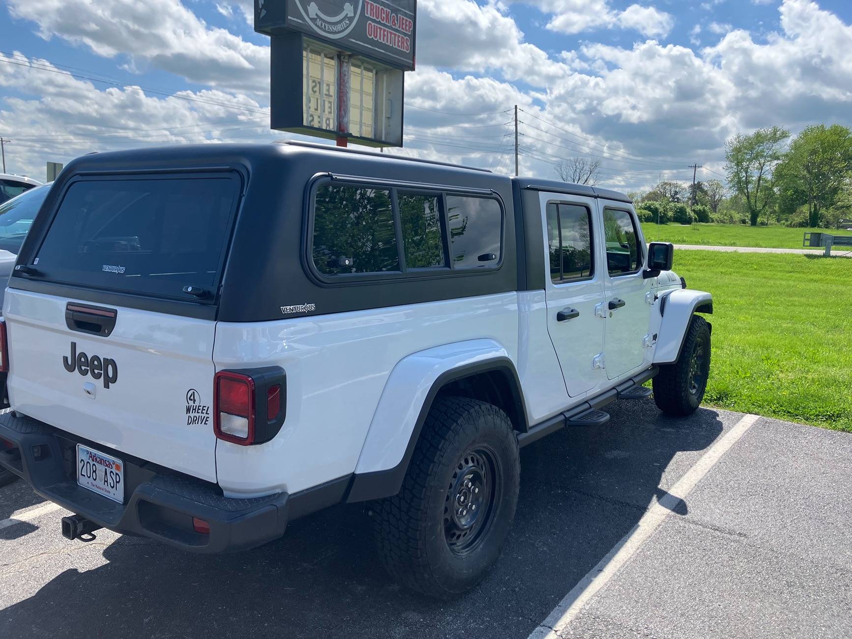 Jeep Gladiator Venturous Topper Installed IMG_4050