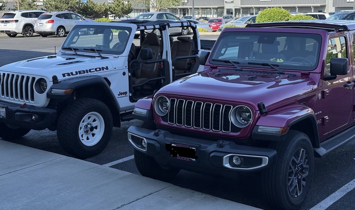 Jeep Gladiator Jeeps Parking Next To Jeeps IMG_0965