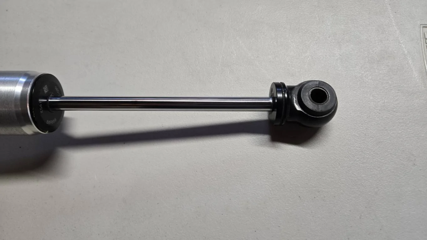 Jeep Gladiator Fox IFP Steering Stabilizer & Tie Rod Clamp 20250502_162438