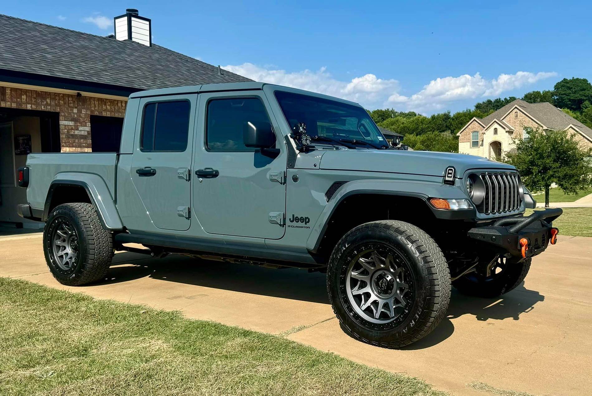 Jeep Gladiator My 1st Jeep! 2024 Gladiator Nighthawk Lock Off-Road Lunatic Matte Gray and Black_14