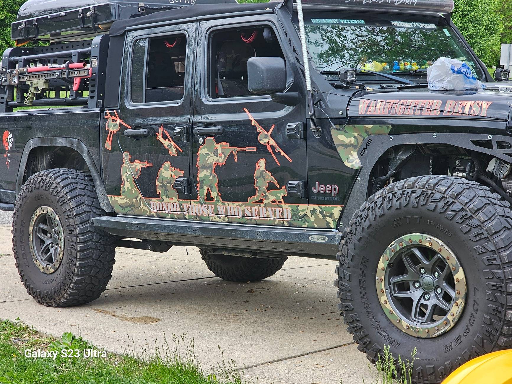 Jeep Gladiator "Betsy" The Memorial Gladiator 1000024176