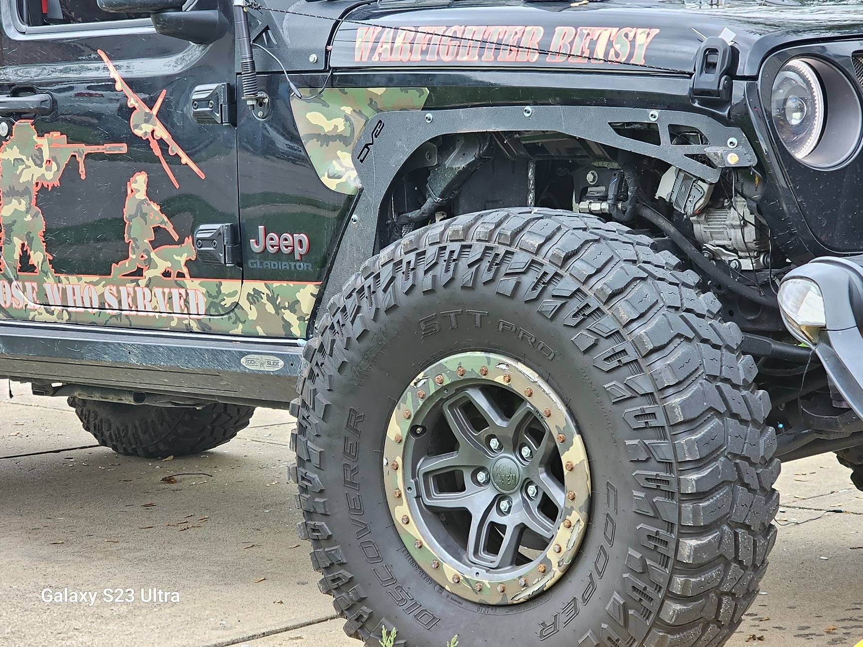 Jeep Gladiator "Betsy" The Memorial Gladiator 1000024171