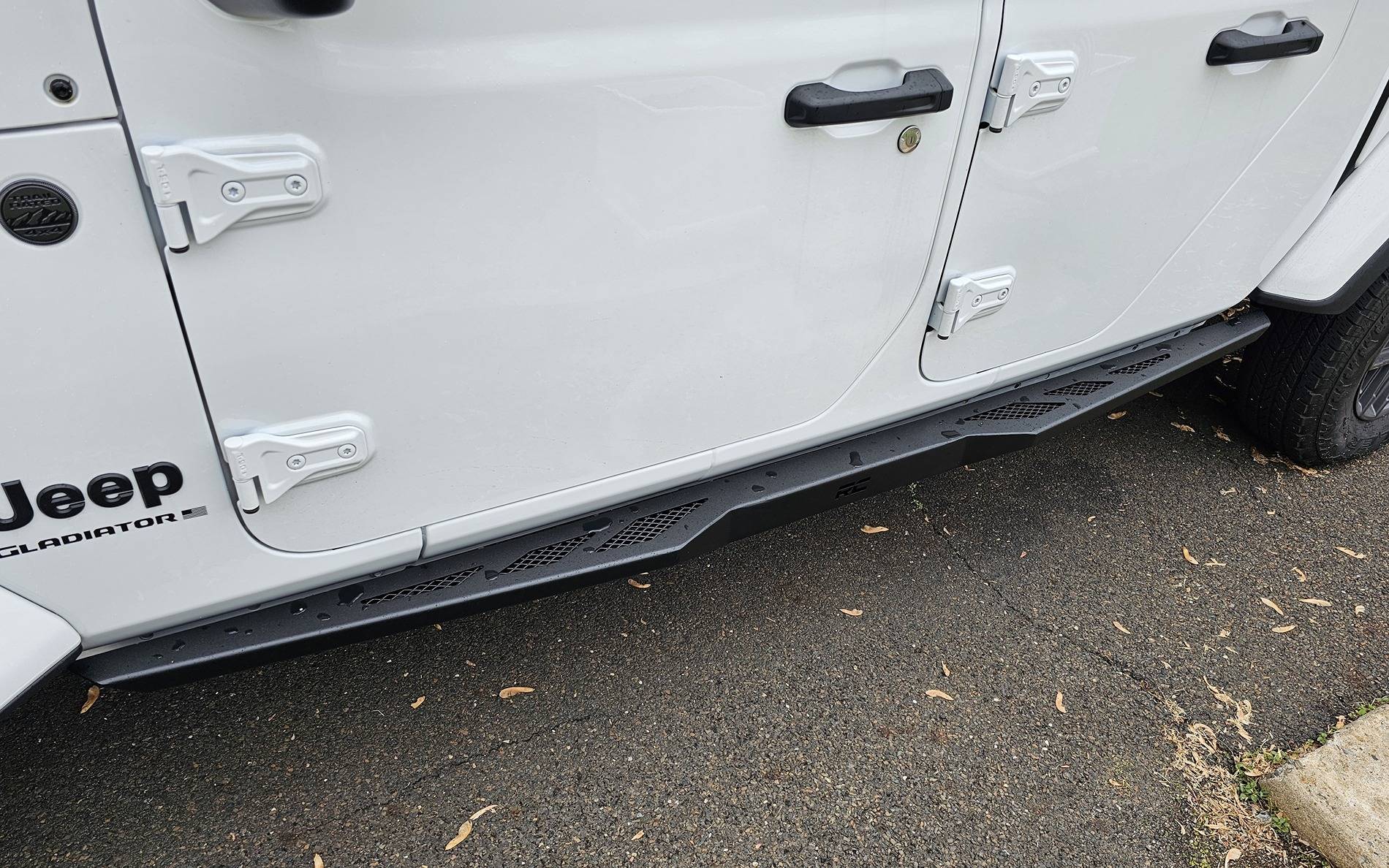 Jeep Gladiator Anyone have these Rough Country rocker guards/step? 20250504_123706