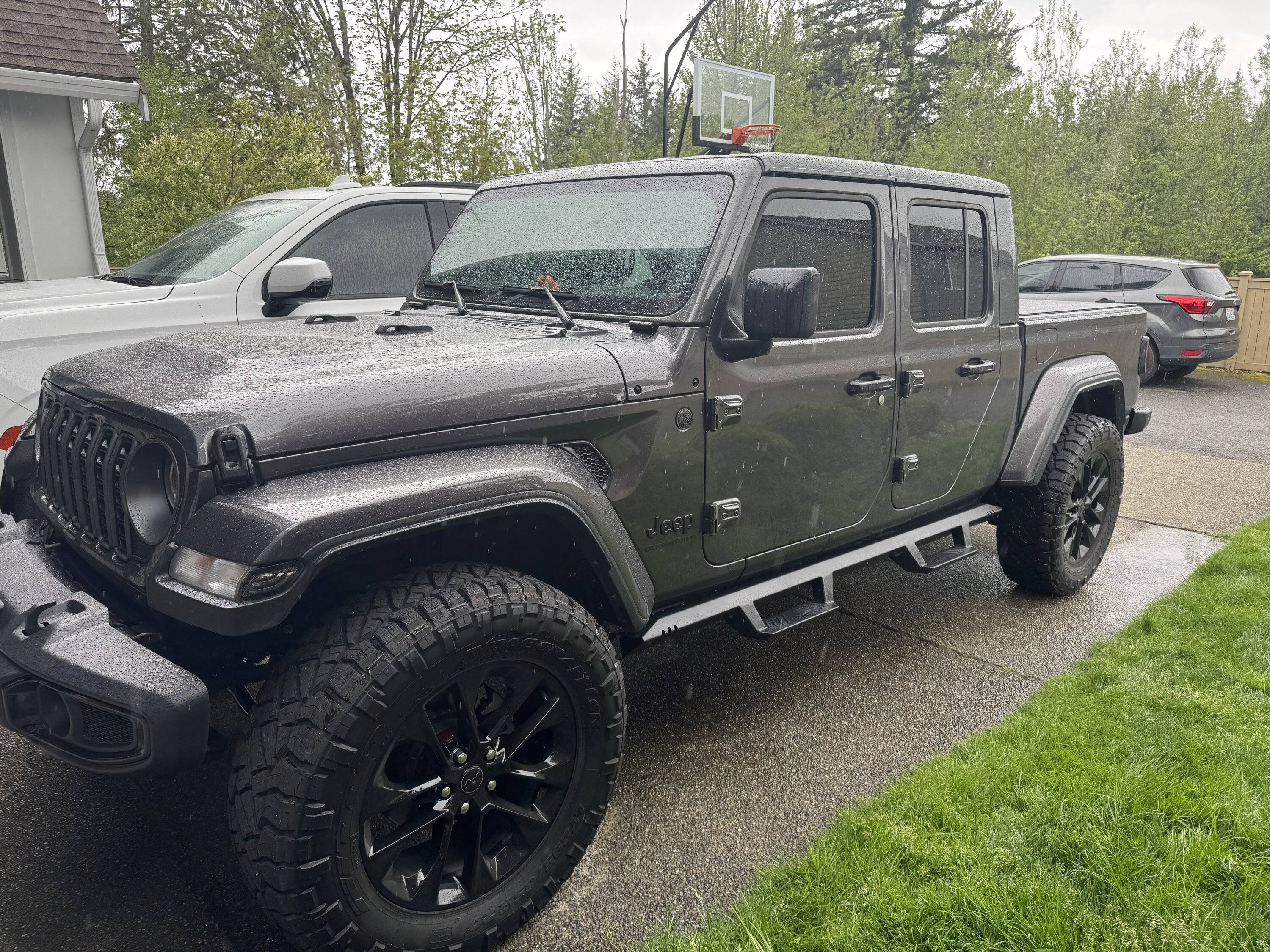 Jeep Gladiator N-Fab EpYx side steps running boards (like new, 2 months old) IMG_7889.JPG