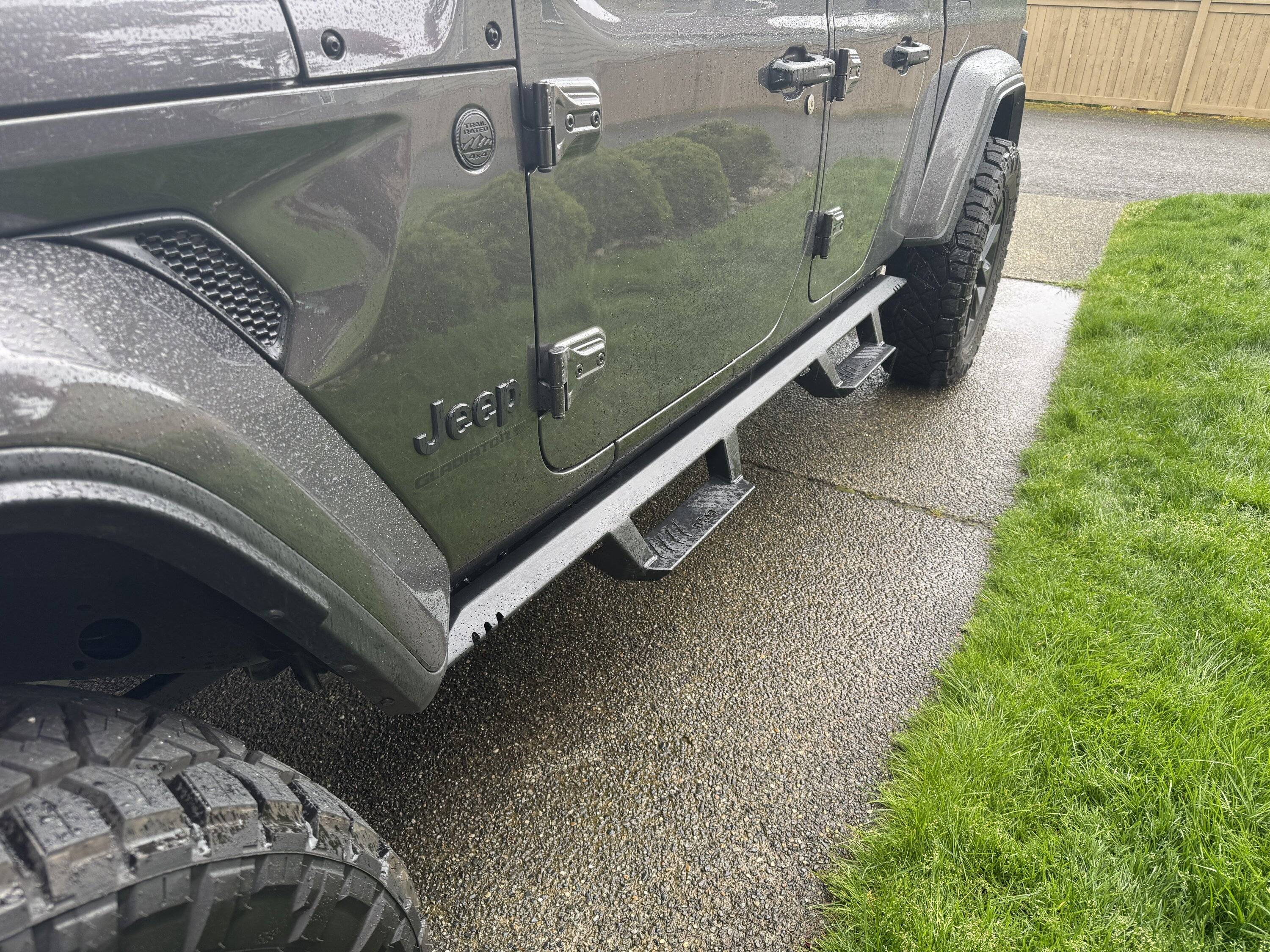 Jeep Gladiator N-Fab EpYx side steps running boards (like new, 2 months old) IMG_7890.JPG