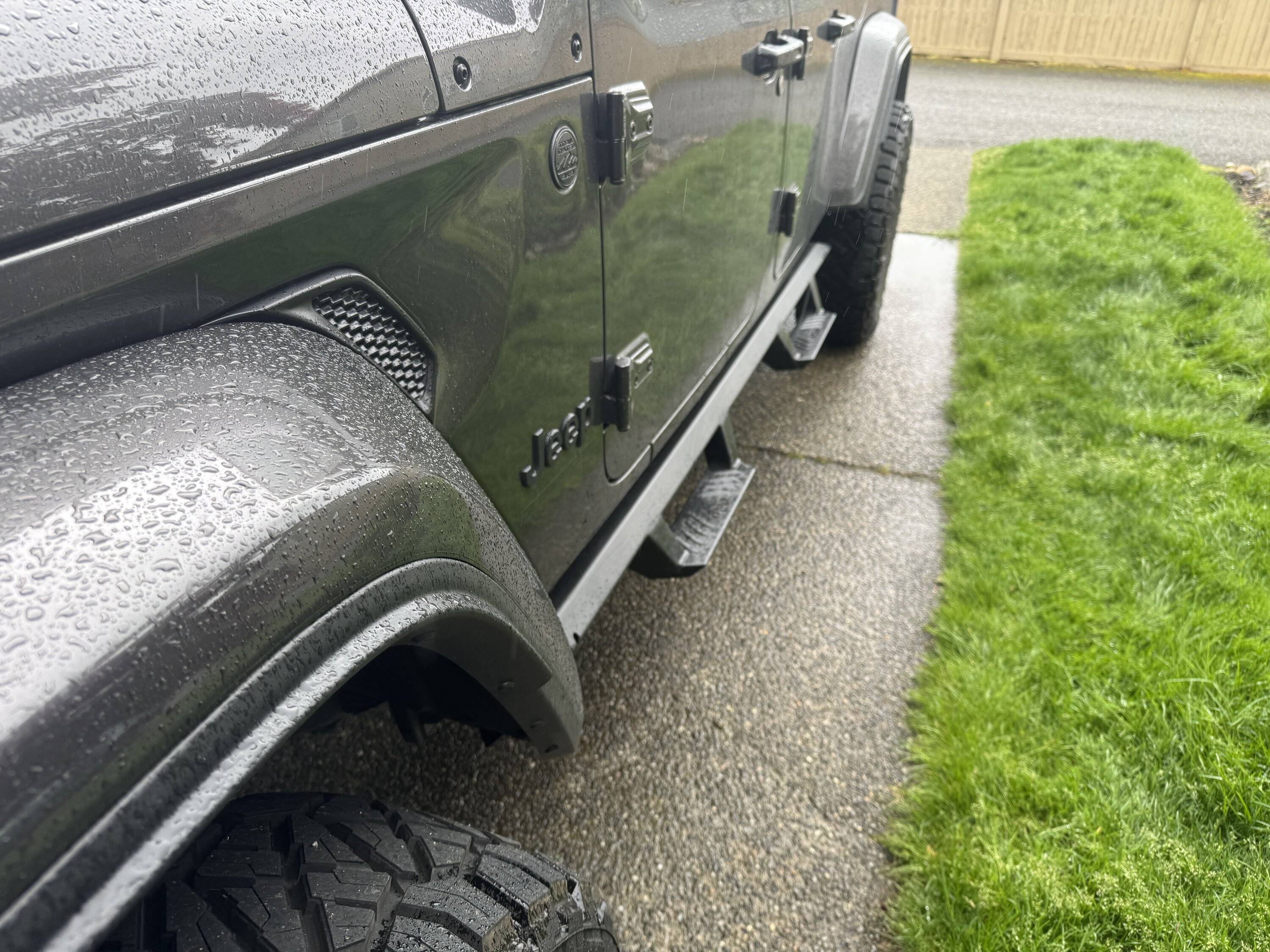 Jeep Gladiator N-Fab EpYx side steps running boards (like new, 2 months old) IMG_7891.JPG