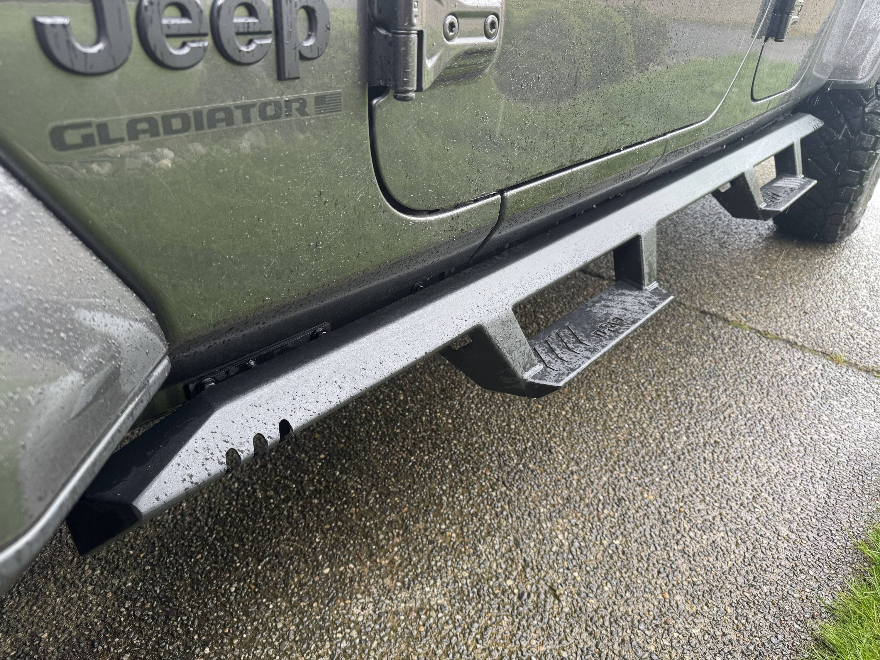 Jeep Gladiator N-Fab EpYx side steps running boards (like new, 2 months old) IMG_7892.JPG