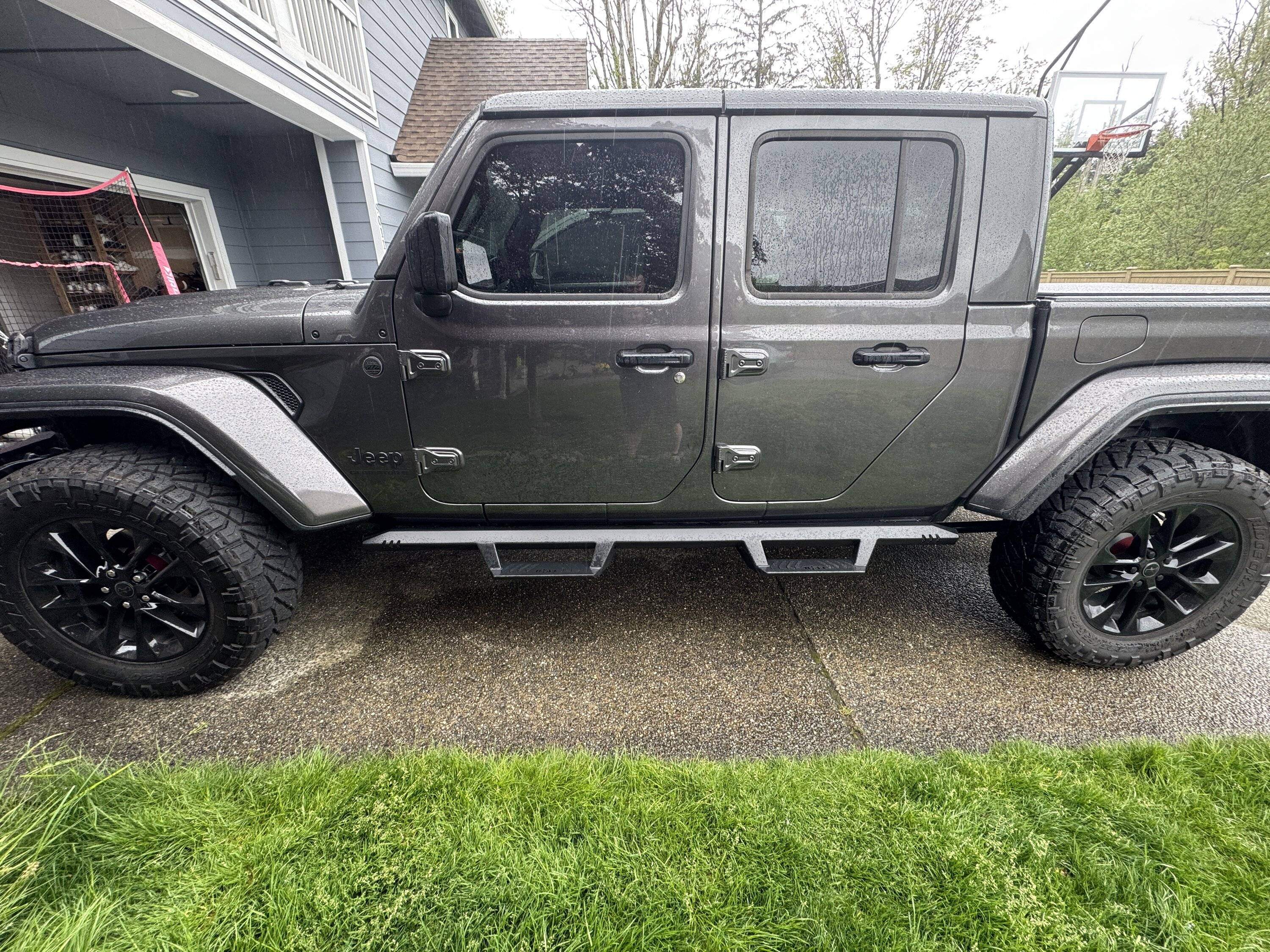Jeep Gladiator N-Fab EpYx side steps running boards (like new, 2 months old) IMG_7897.JPG