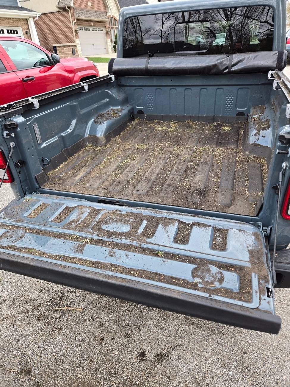 Jeep Gladiator 3W Bed Mat installed photos & review 20250415_101959