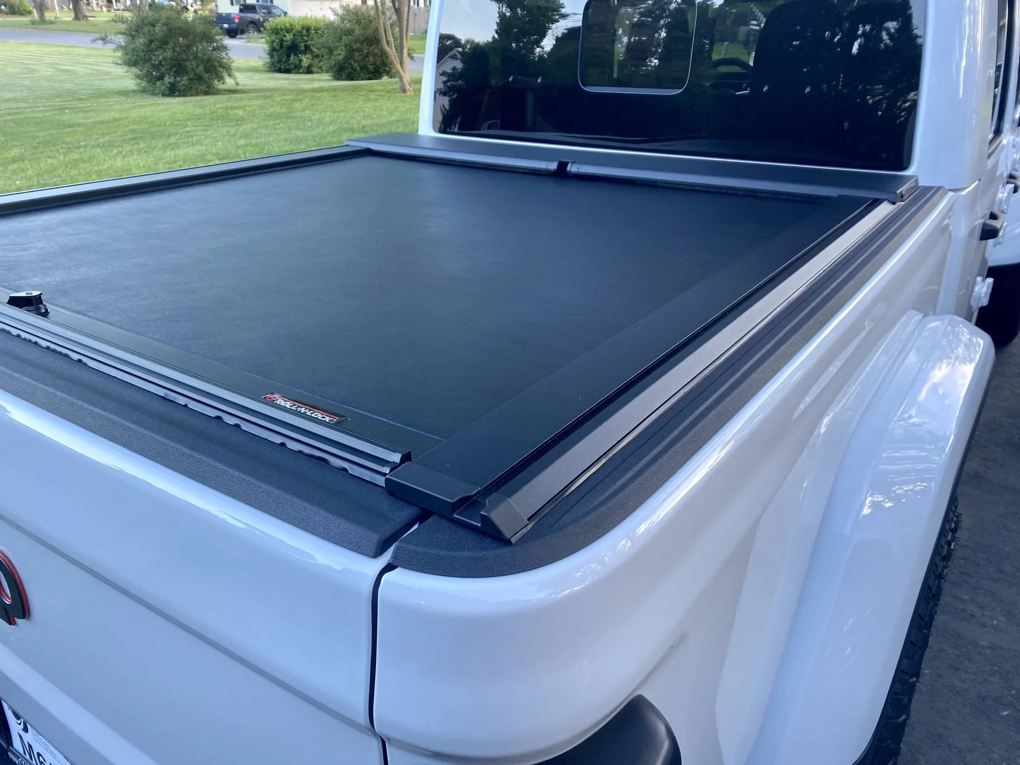 Jeep Gladiator Roll-n-lock retractable bed cover – love hate relationship IMG_6752