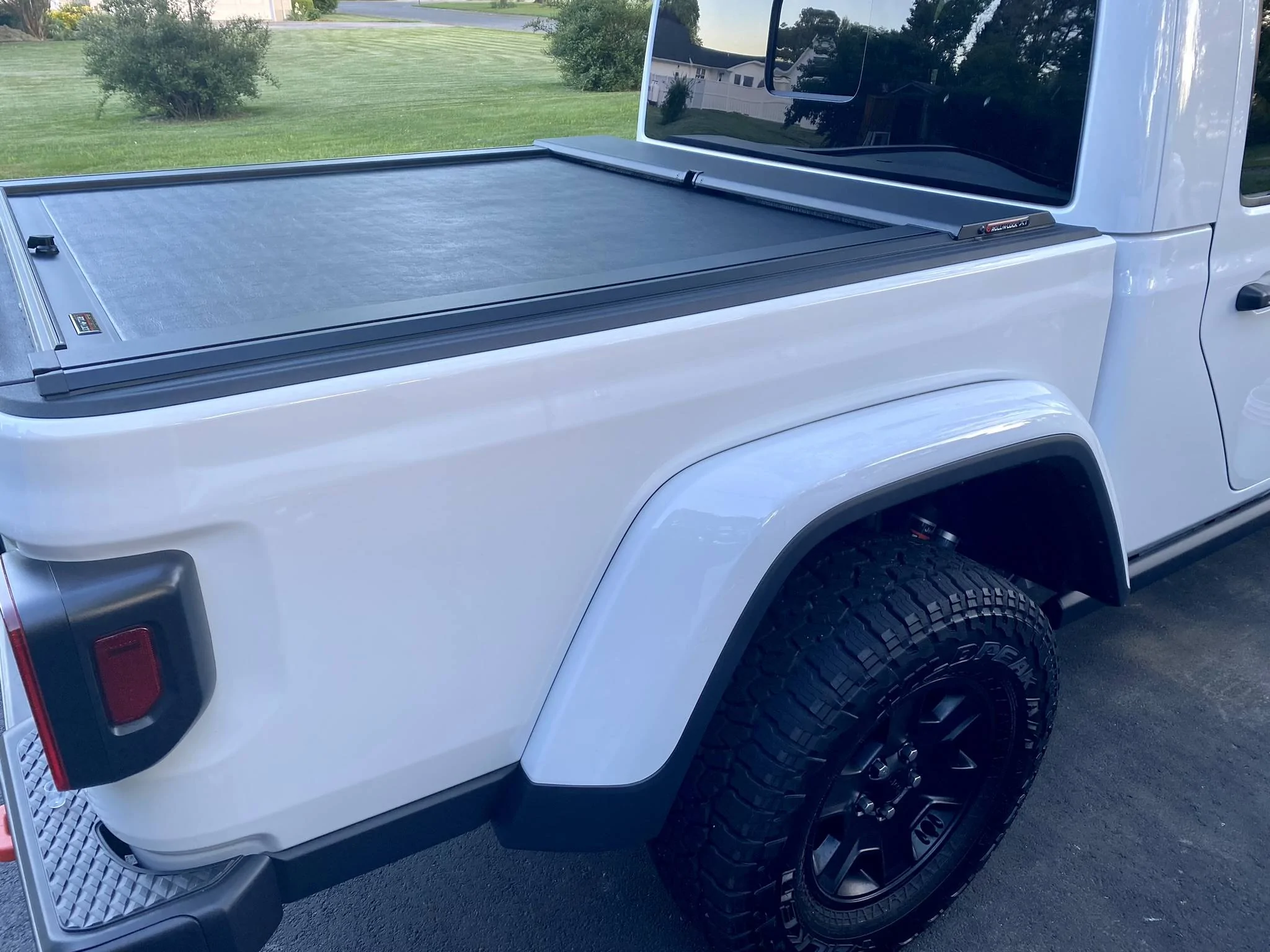 Jeep Gladiator Roll-n-lock retractable bed cover – love hate relationship IMG_6753