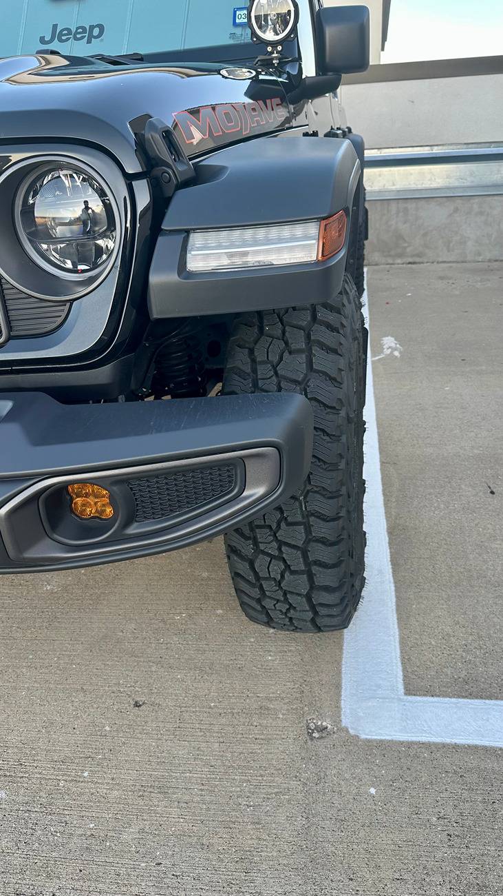 Jeep Gladiator Mickey Thompson Baja Boss AT 255/85/17 (35" Pizza Cutters). IMG_3985
