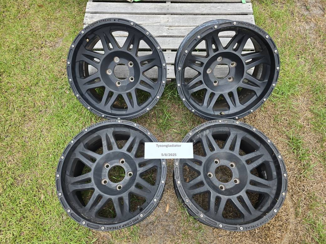 Jeep Gladiator 17x9 Pro Comp Wheels (Ocala) 20250508_161800