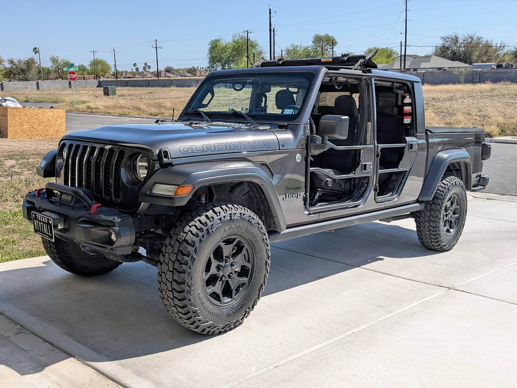 Jeep Gladiator Pics with tube doors -- post yours PXL_20250311_162031533