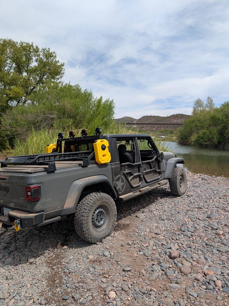Jeep Gladiator Pics with tube doors -- post yours PXL_20250412_183057819