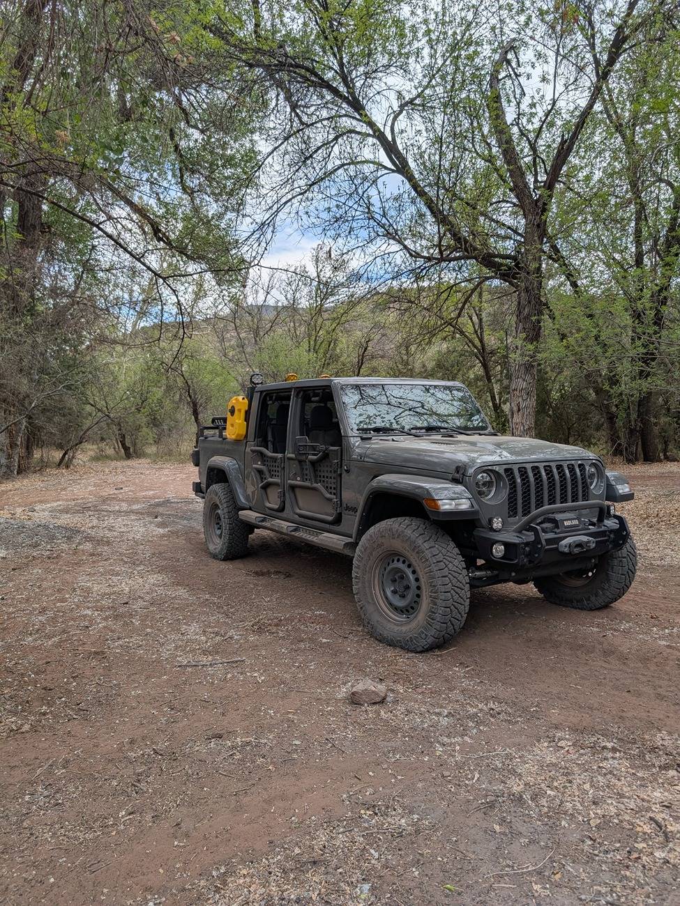 Jeep Gladiator Pics with tube doors -- post yours PXL_20250412_203251403