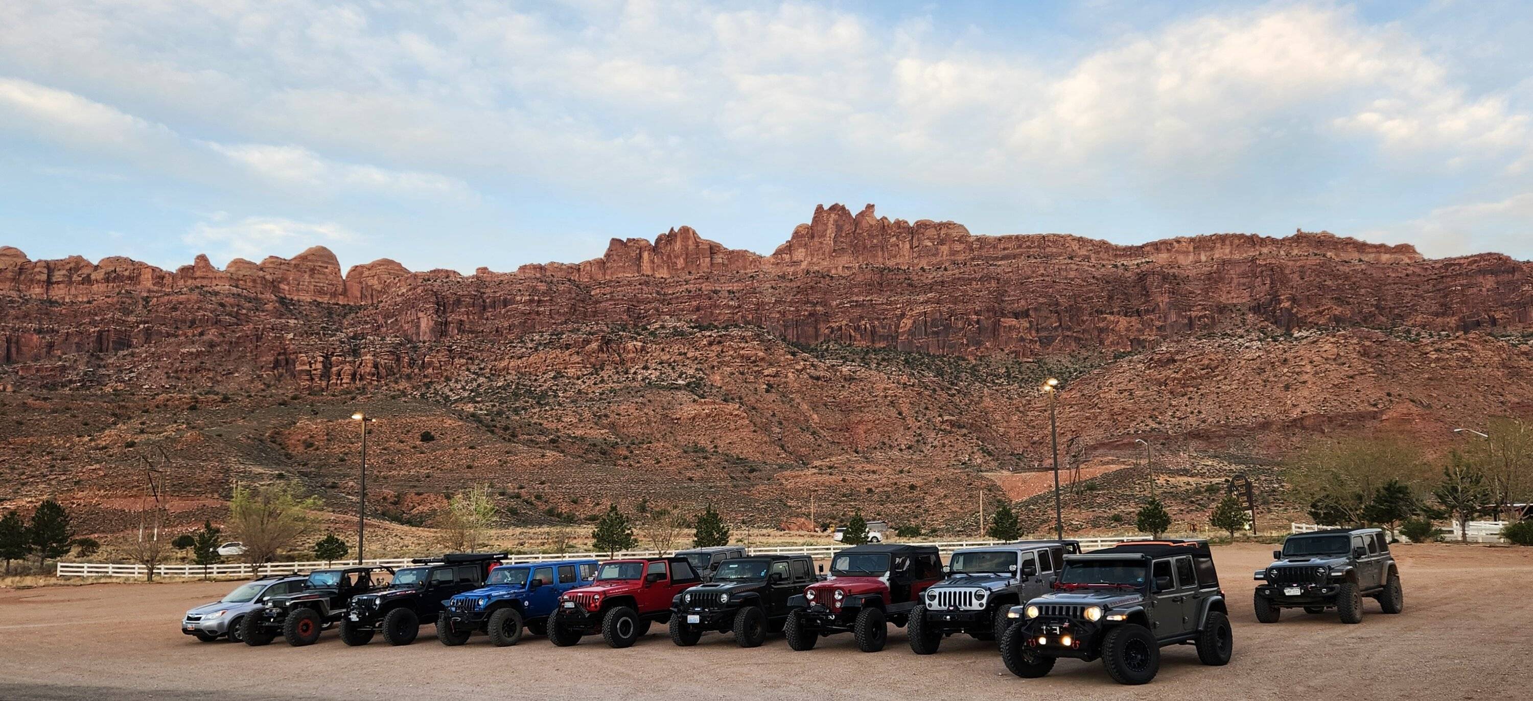Jeep Gladiator Easter Jeep Safari 2025 Day #1 Hotel Rock 20250412_EJS_Re