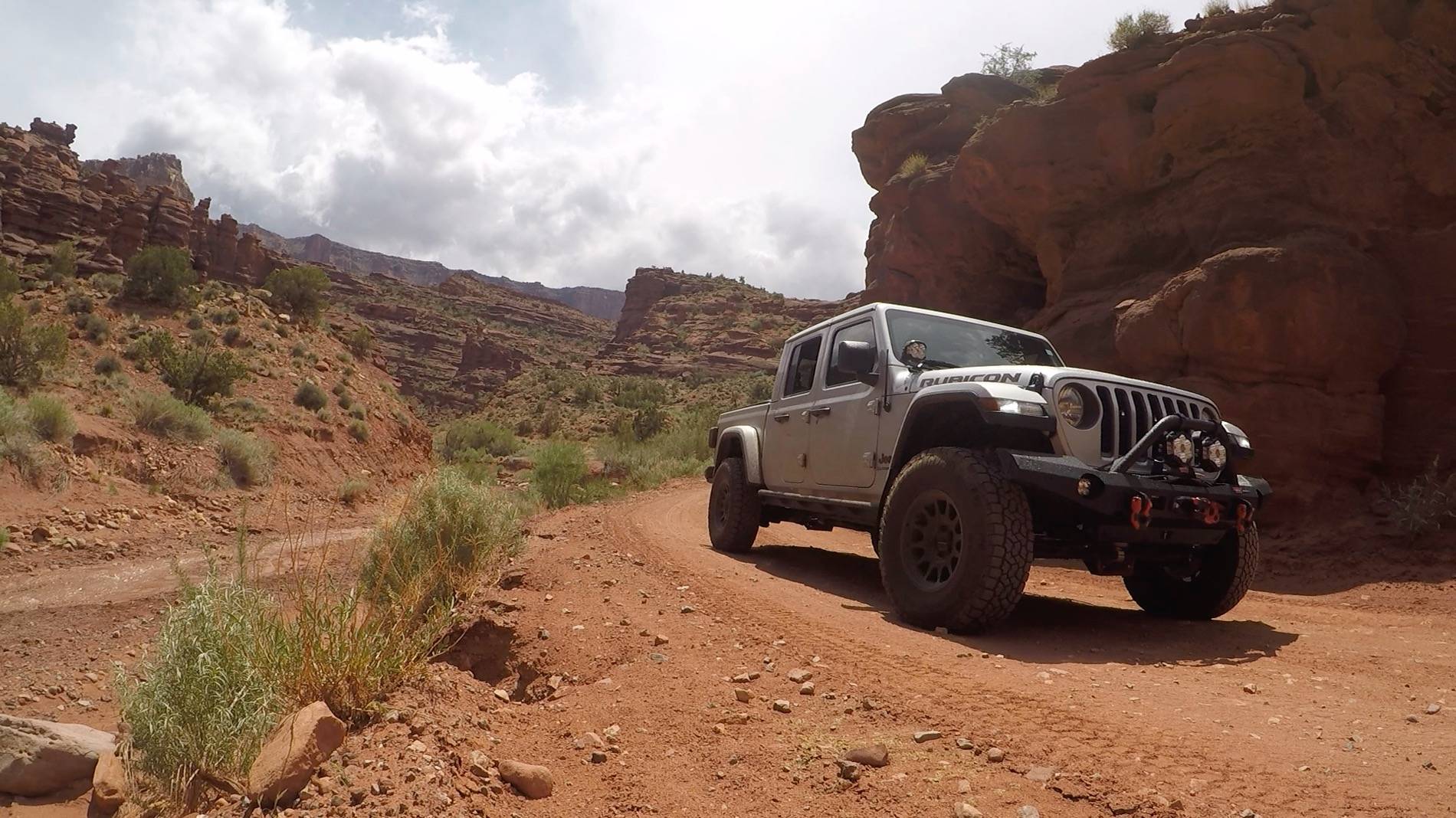 Jeep Gladiator Moab Bound -- with the wife in tow....... OnionCr3