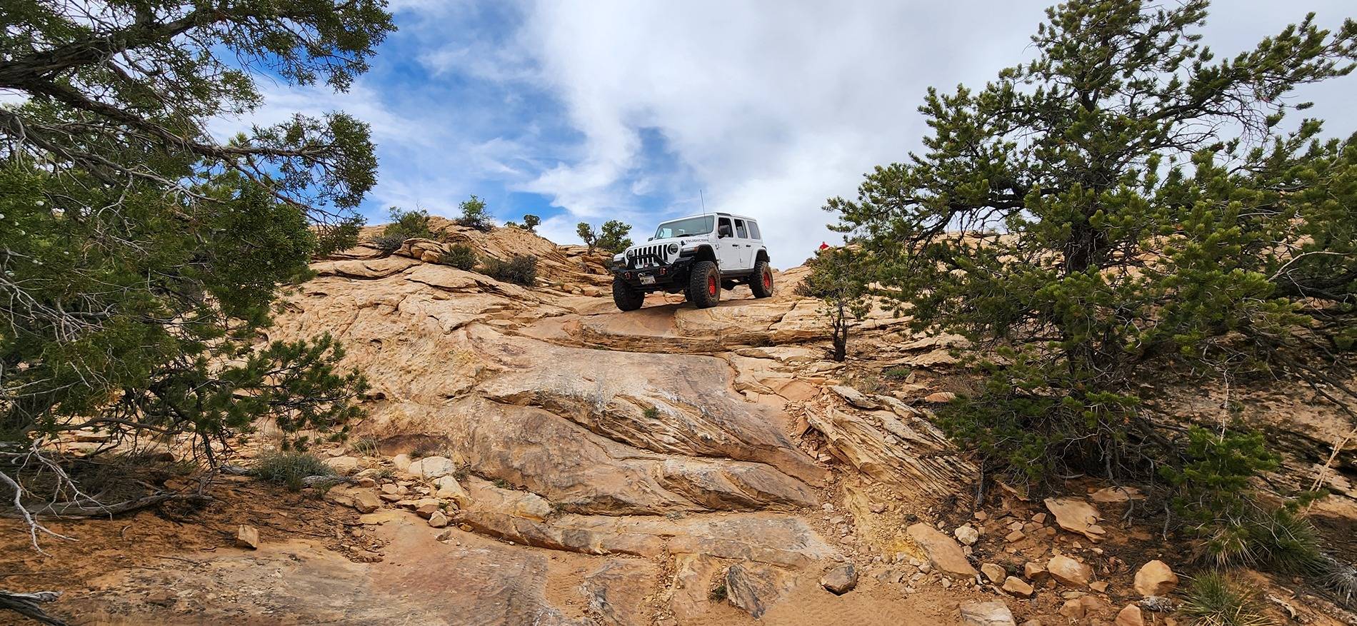 Jeep Gladiator Easter Jeep Safari 2025 Day #1 Hotel Rock 20250412_135809