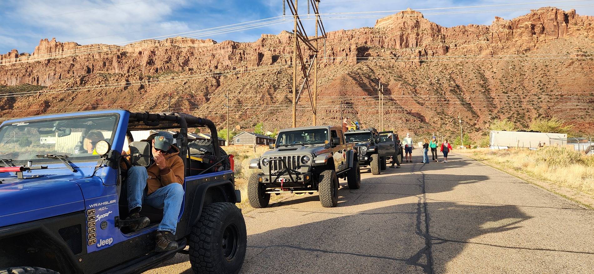 Jeep Gladiator Jeeps Parking Next To Jeeps 20250412_074902