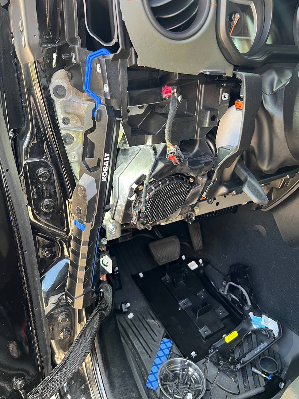 Jeep Gladiator 2024 Mojave X Add Bed 115v outlet IMG_2342