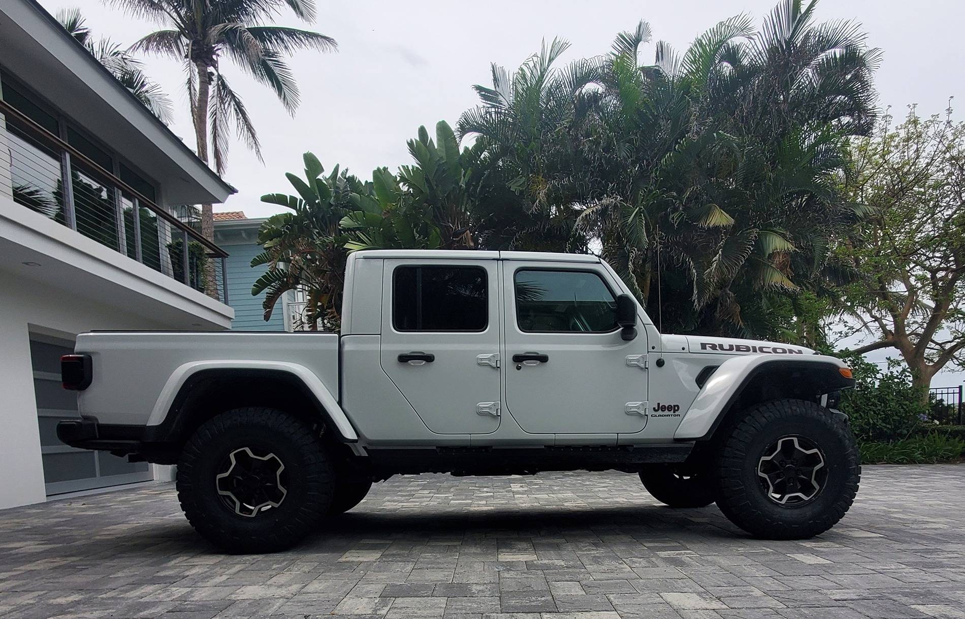 Jeep Gladiator Gladiators on Mopar 2" Lift Kit 20250511_105445