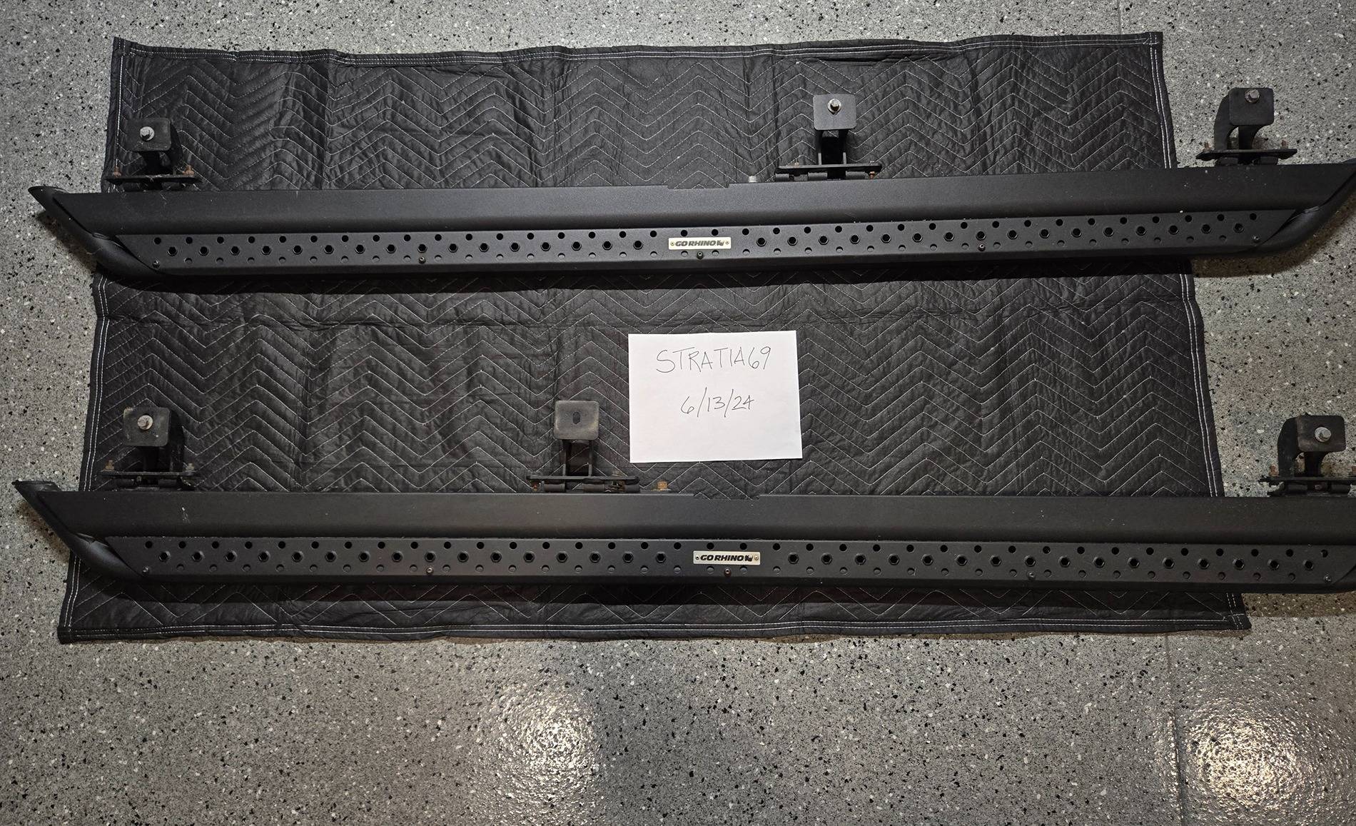 Jeep Gladiator Rhino side steps 20240613_142937