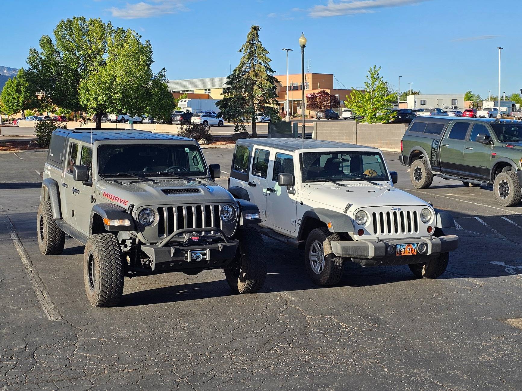 Jeep Gladiator Jeeps Parking Next To Jeeps Glady