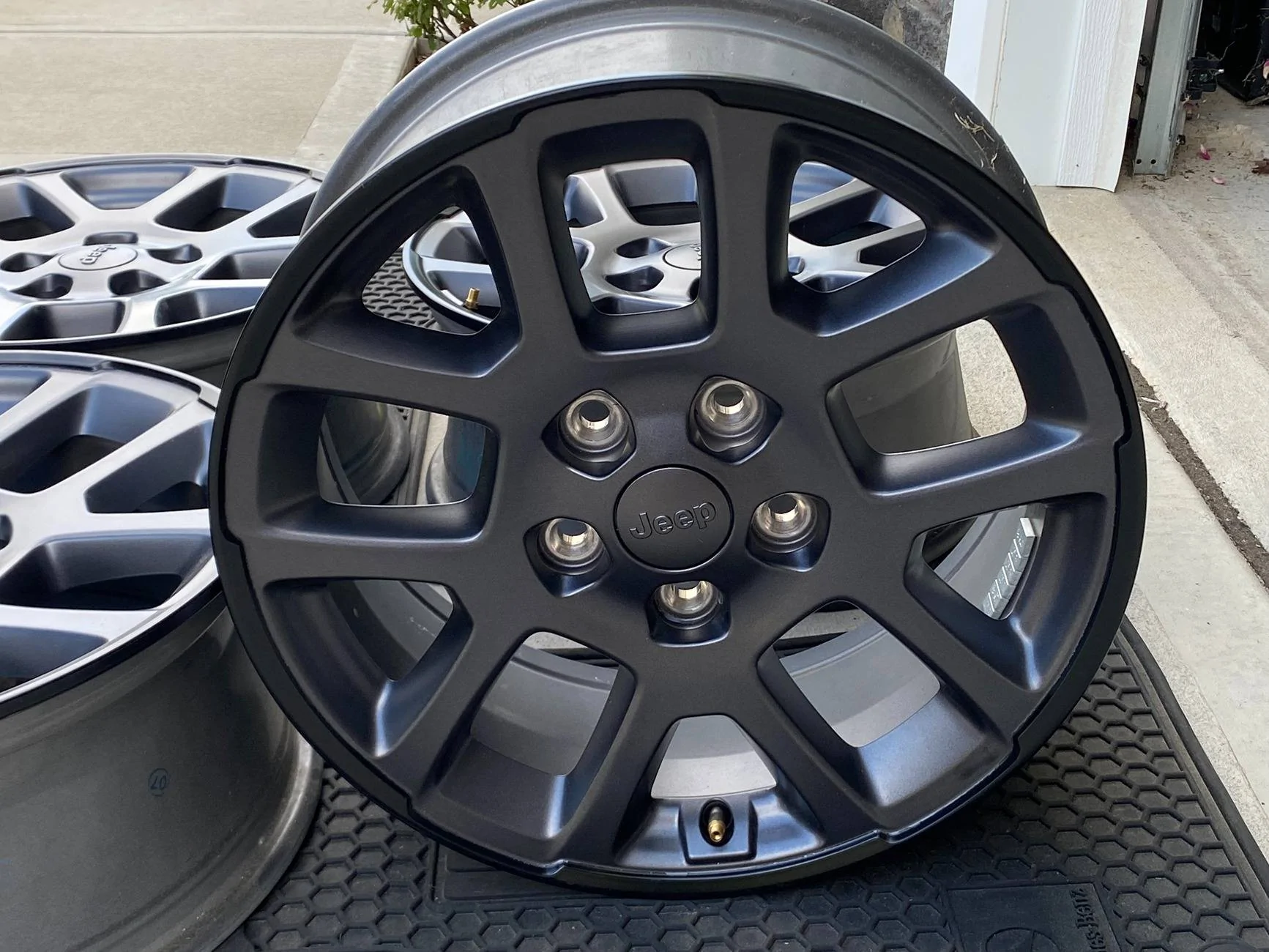 Jeep Gladiator Set of 4 -18 x 7.5 Overland wheels IMG_3570