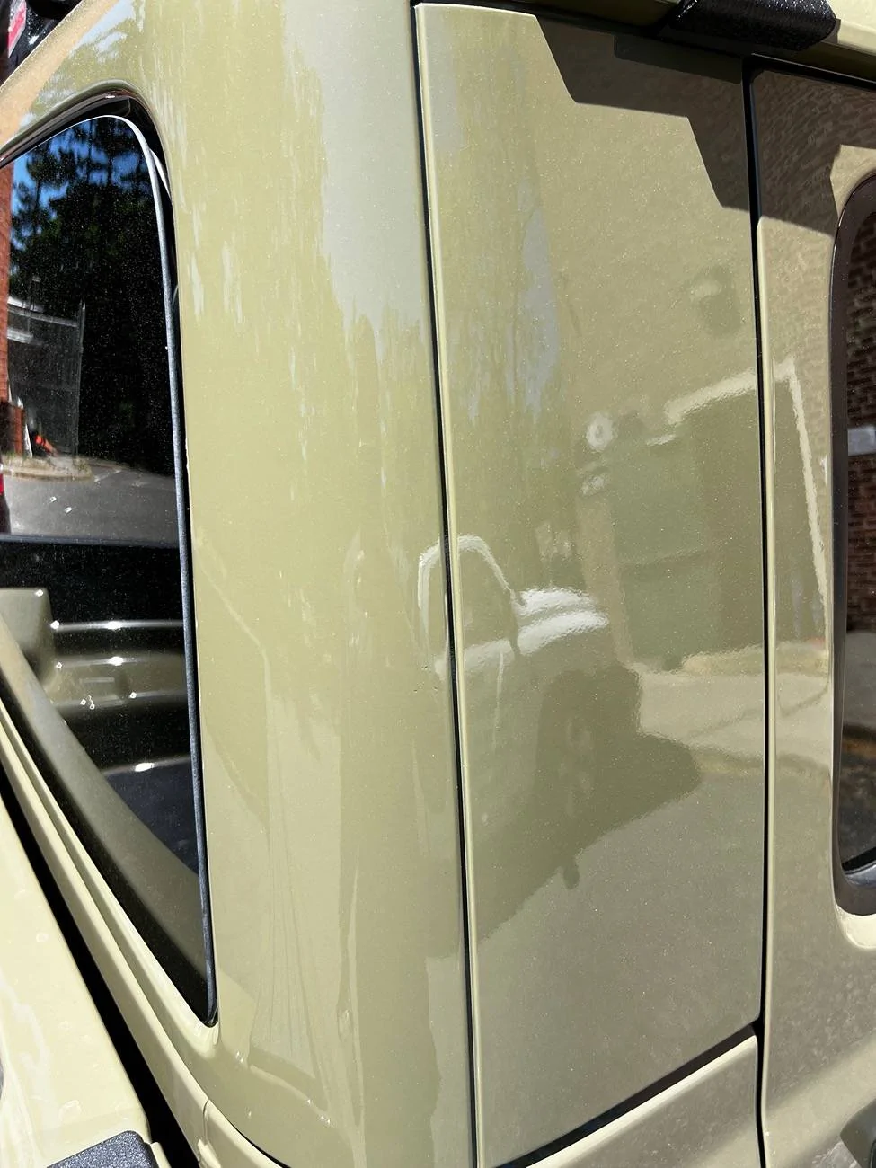 Jeep Gladiator Giving my new truck it's first good wash and noticed this... WTF? IMG_5434