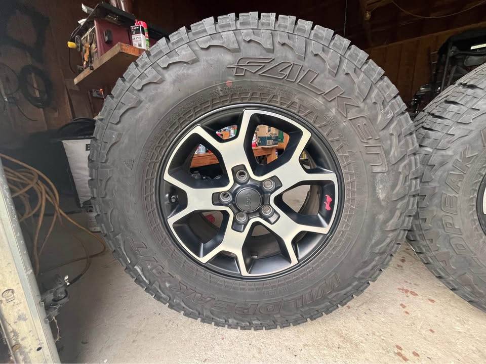 Jeep Gladiator 5 Rubicon WHeels, Tires Sensors, ( New spare) Sell Wheel 4