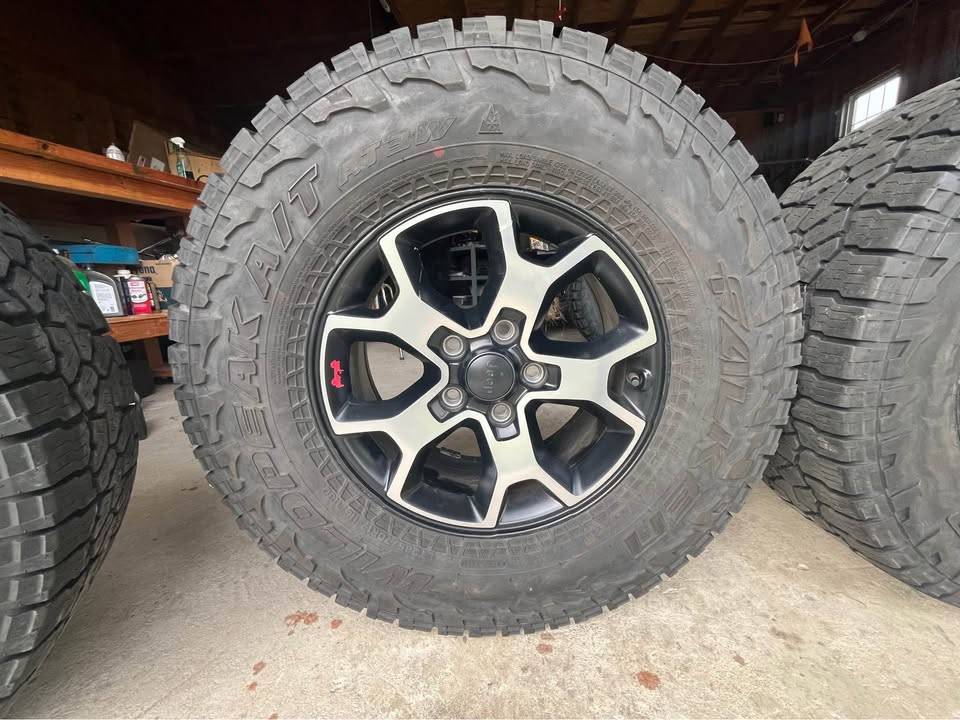 Jeep Gladiator 5 Rubicon WHeels, Tires Sensors, ( New spare) Sell Wheel 5