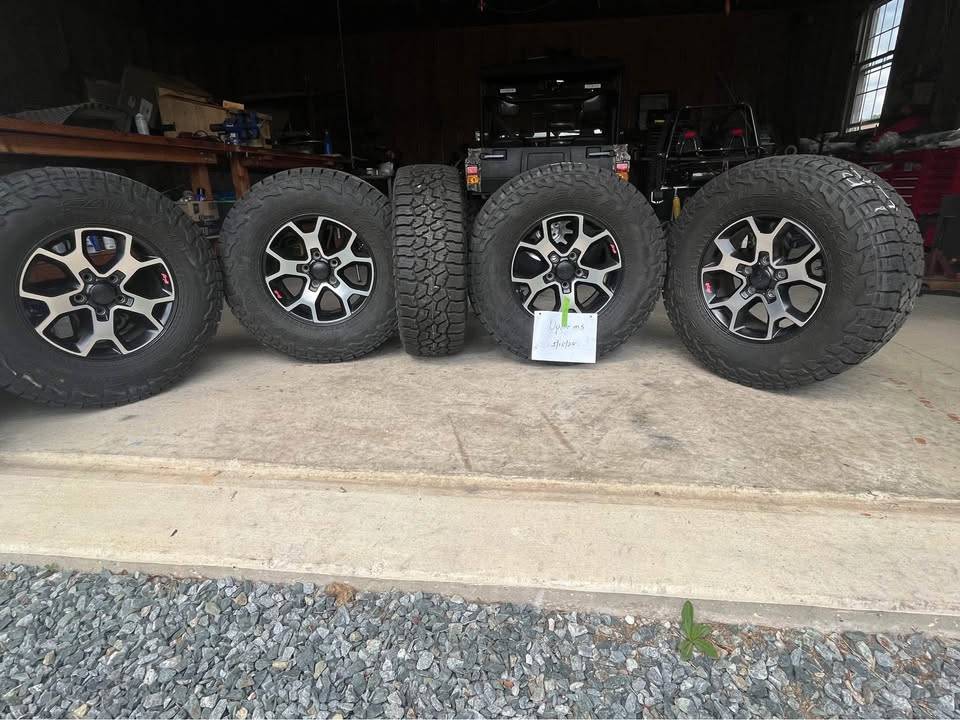 Jeep Gladiator 5 Rubicon WHeels, Tires Sensors, ( New spare) Sell Wheel 8