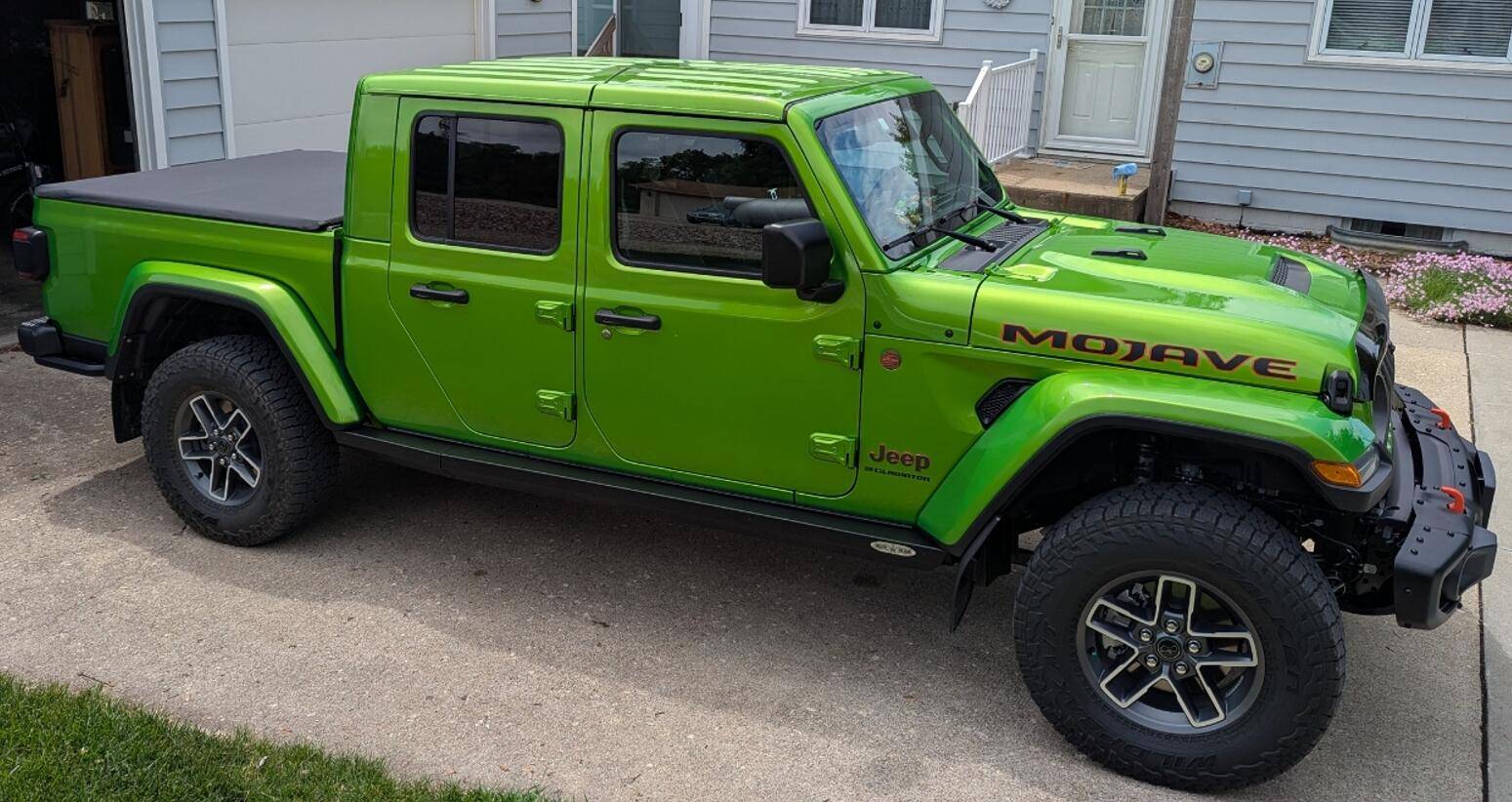 Jeep Gladiator Hey y’all, first post shout out.  Just picked up a new Gladiator and ready to rig it. 1747849872236-vz