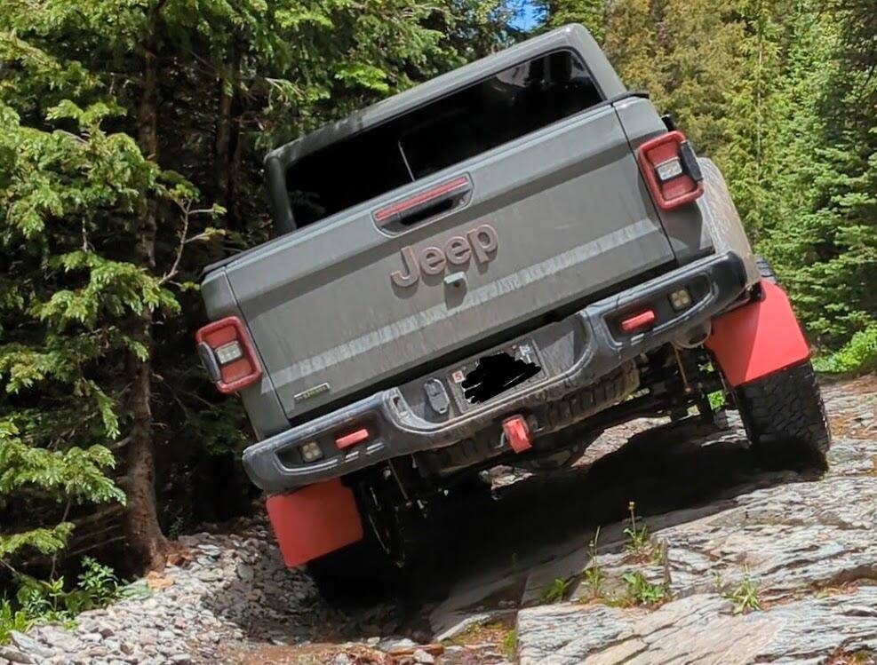 Jeep Gladiator Offroad baby, pucker up. 1747935228322-sv