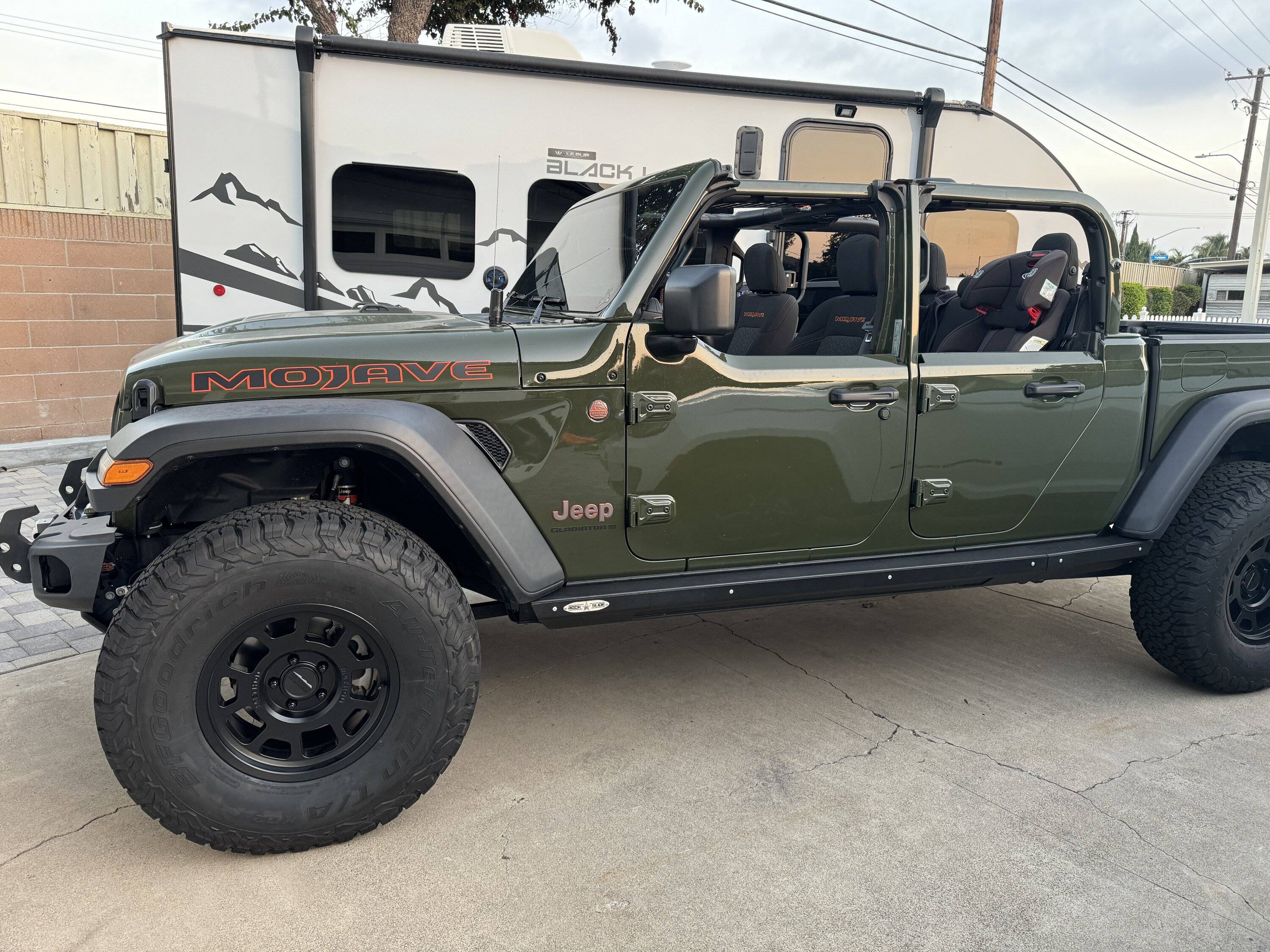 Jeep Gladiator Mojave Hood - Complete Swap IMG_8125