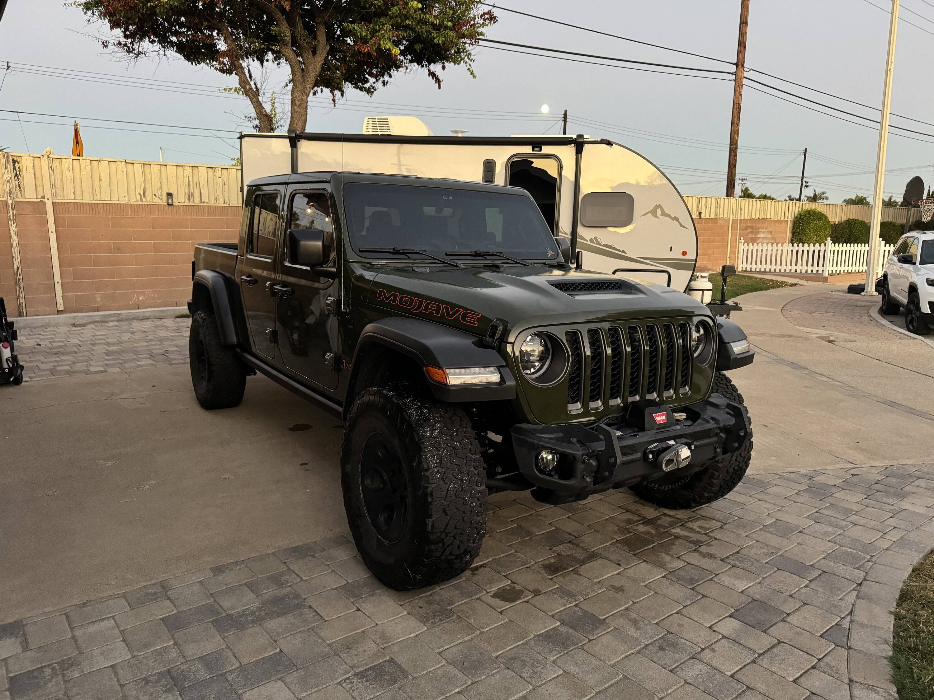 Jeep Gladiator Mojave Hood - Complete Swap IMG_7504