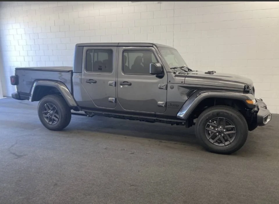 Jeep Gladiator Giving my new truck it's first good wash and noticed this... WTF? IMG_2011