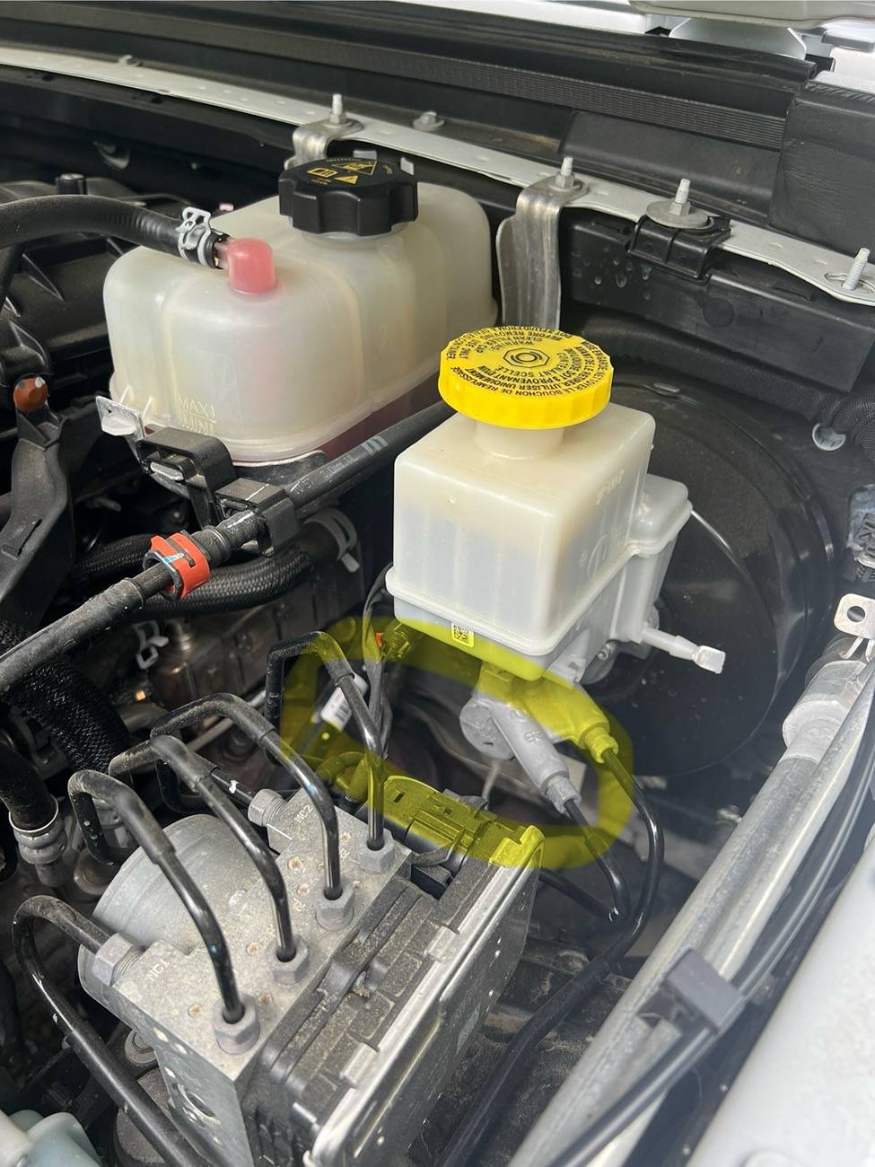 Jeep Gladiator 2023 Sport S. Trying to isolate whistle … what does yours look like? IMG_8139