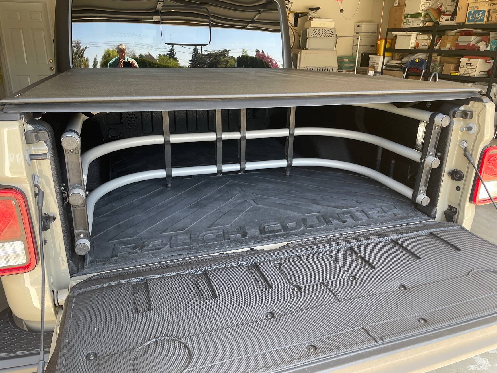 Jeep Gladiator Minimum Effort Bed Separator IMG_3994.JPG