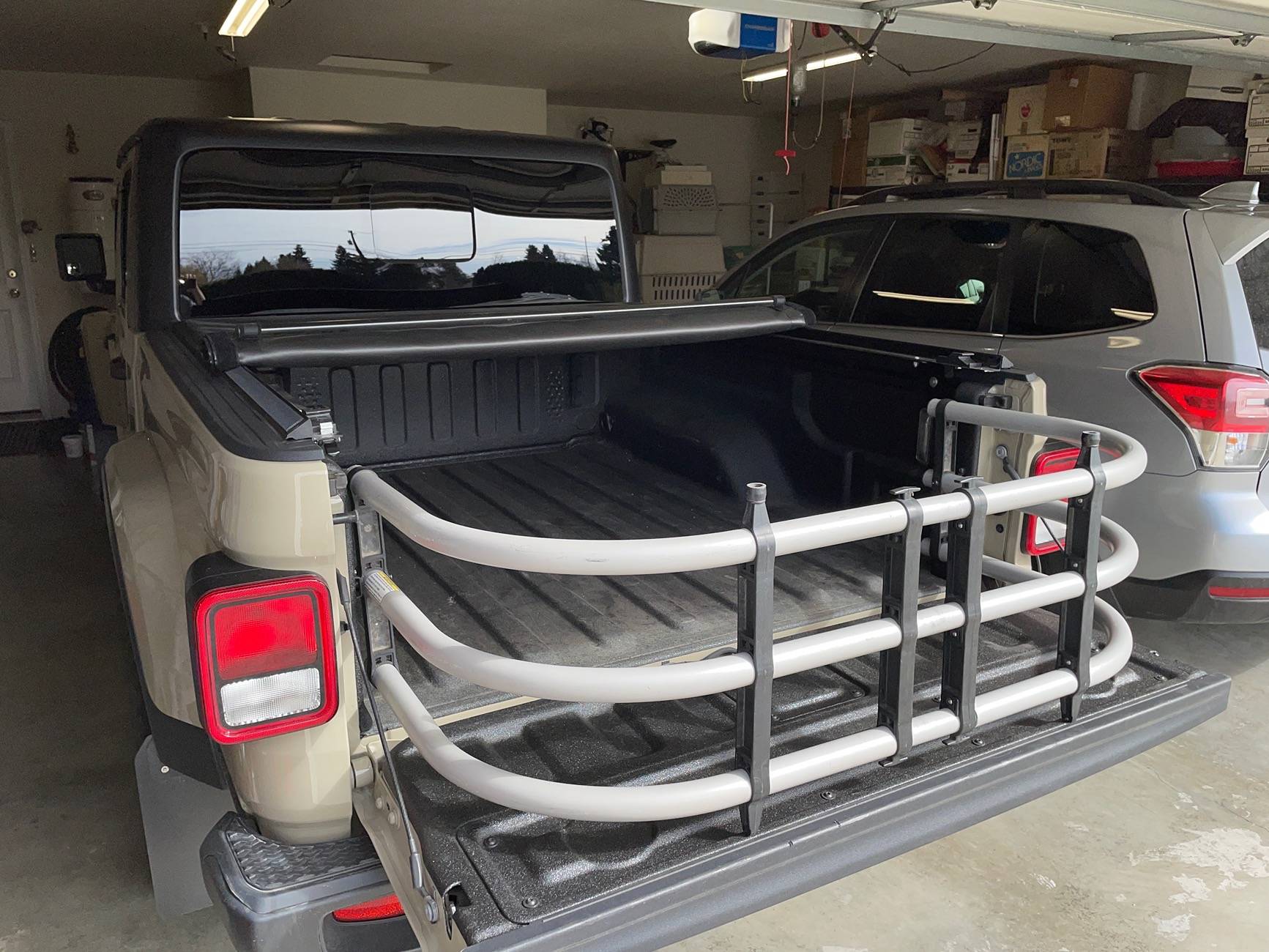 Jeep Gladiator Minimum Effort Bed Separator IMG_3912.JPG